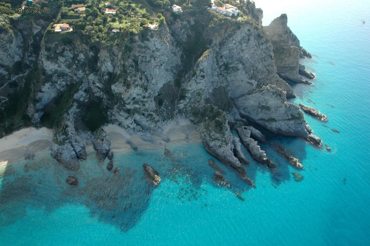 Graceland And * Capo Vaticano