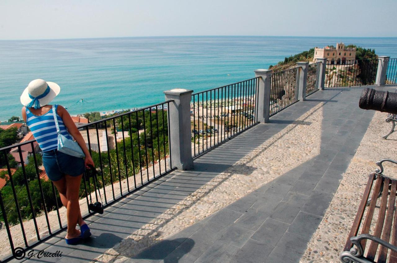 Graceland And * Capo Vaticano
