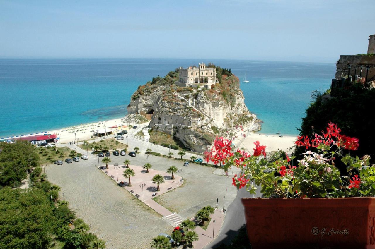 Graceland And Capo Vaticano